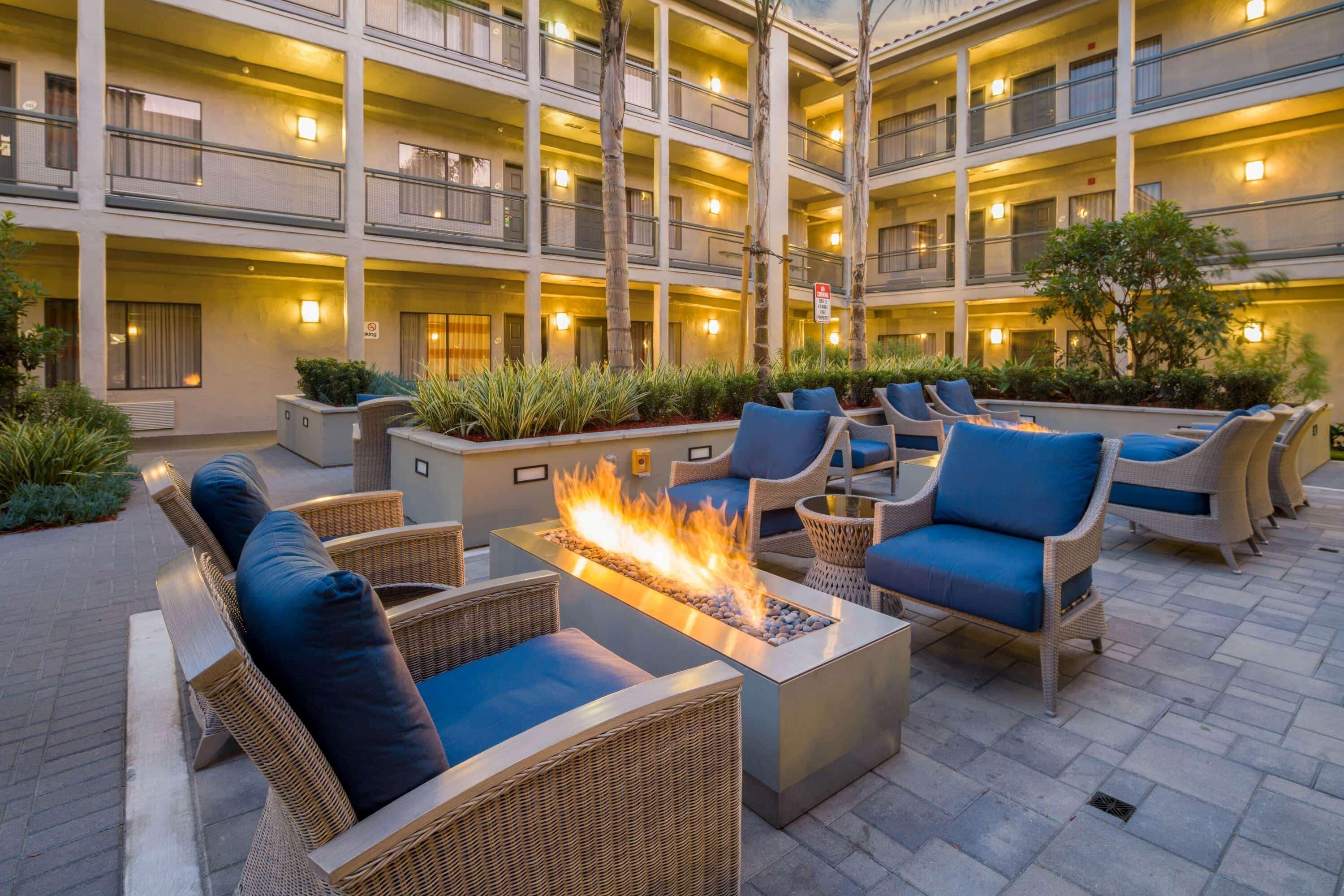 La Quinta By Wyndham Orange County Airport Hotel Santa Ana Bagian luar foto