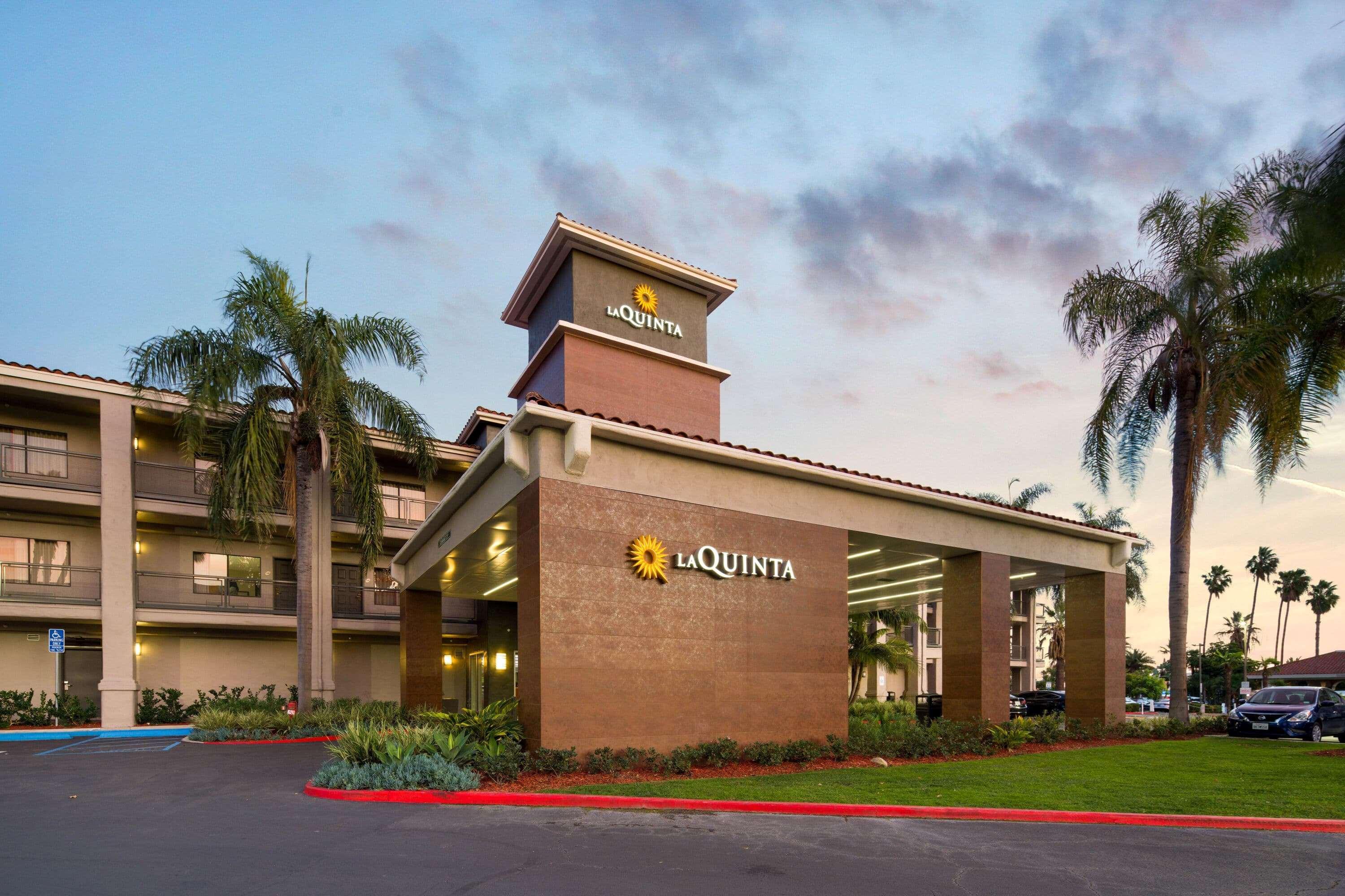 La Quinta By Wyndham Orange County Airport Hotel Santa Ana Bagian luar foto