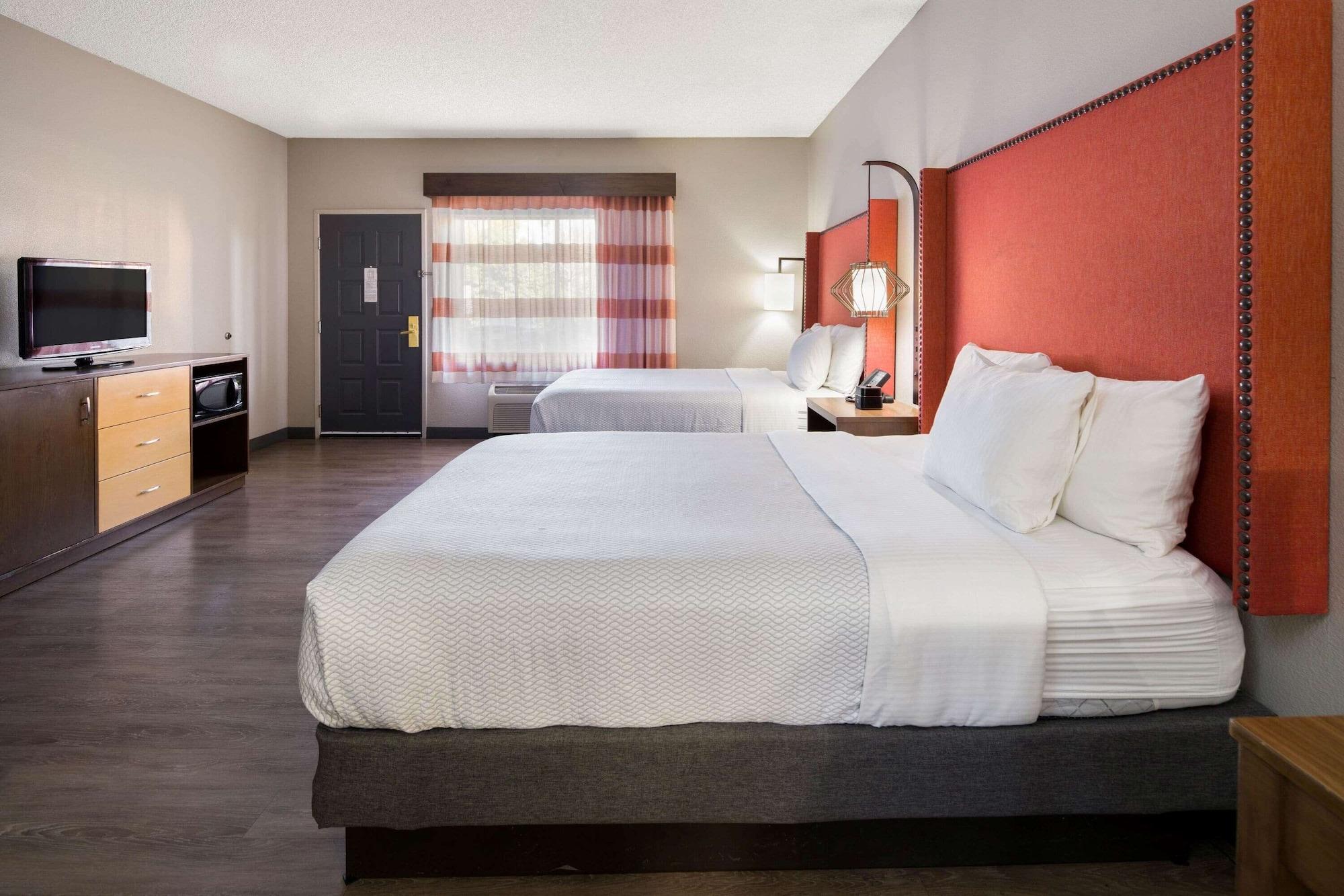 La Quinta By Wyndham Orange County Airport Hotel Santa Ana Bagian luar foto