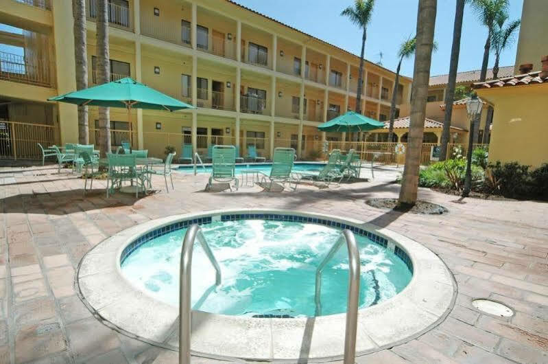 La Quinta By Wyndham Orange County Airport Hotel Santa Ana Bagian luar foto